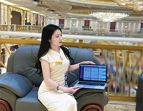 腾龙游戏 美女赌桌